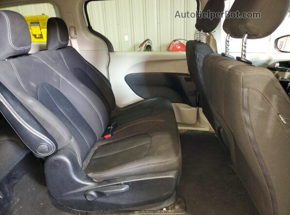 2C4RC1AG5MR526569 2021 CHRYSLER VOYAGER White Вид задньої частини салону