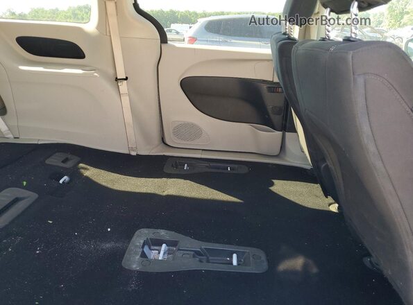 2C4RC1AG7LR141738 2020 CHRYSLER VOYAGER White Вид задньої частини салону