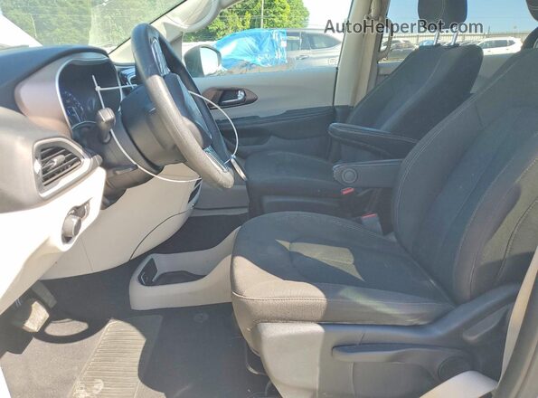 2C4RC1AG7LR141738 2020 CHRYSLER VOYAGER White Вид салону спереду