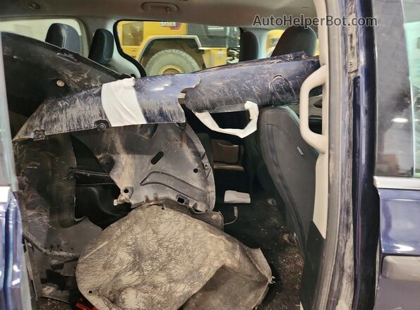 2C4RC1AGXLR120771 2020 CHRYSLER VOYAGER Blue Vista interior trasera