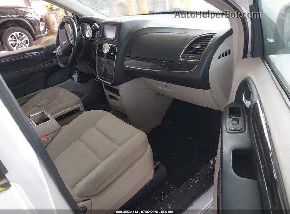 2C4RC1BG0GR223251 2016 CHRYSLER TOWN & COUNTRY White Вид салону спереду