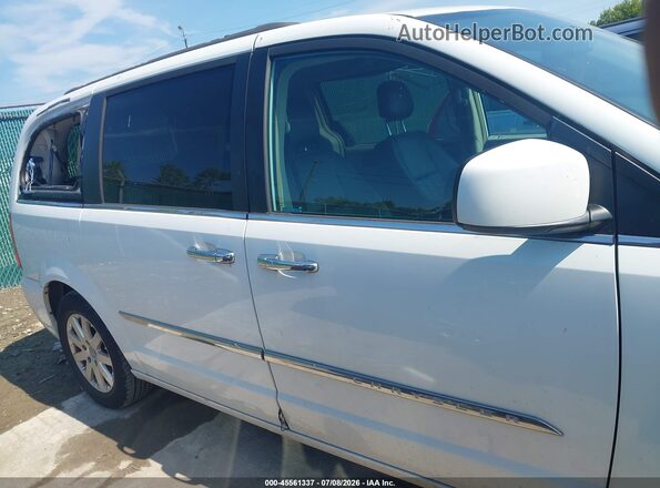 2C4RC1BG0GR253429 2016 CHRYSLER TOWN & COUNTRY White Rear interior view