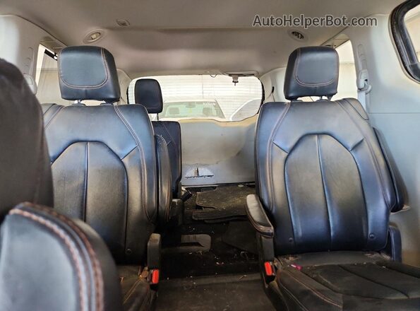 2C4RC1BG0HR511157 2017 CHRYSLER PACIFICA Black Հետևի նստատեղերի տեսք