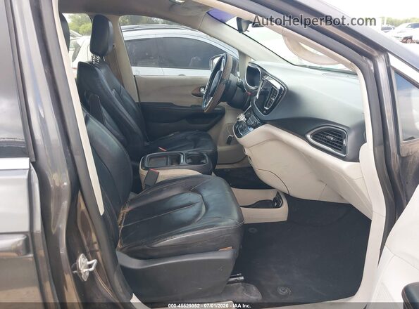 2C4RC1BG0HR530596 2017 CHRYSLER PACIFICA Gray Vista interior delantera