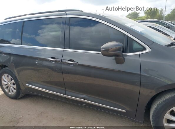 2C4RC1BG0HR530596 2017 CHRYSLER PACIFICA Gray Vista interior trasera