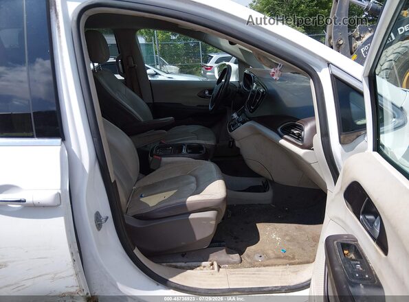 2C4RC1BG0HR583296 2017 CHRYSLER PACIFICA White Front interior view