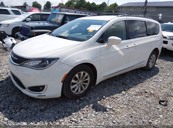 2C4RC1BG0HR583296 2017 CHRYSLER PACIFICA White Front left