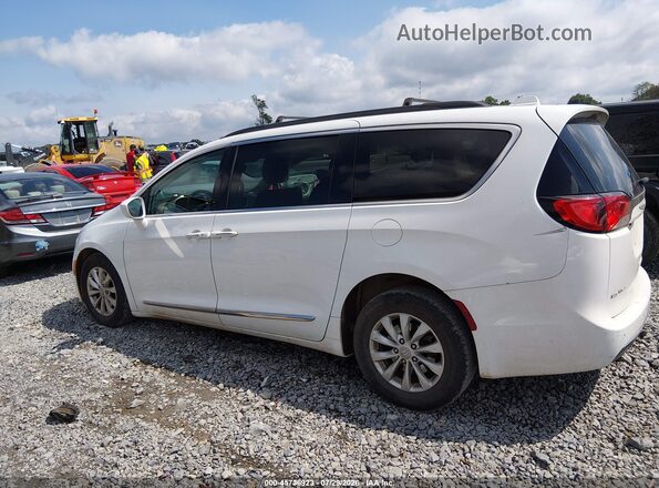 2C4RC1BG0HR583296 2017 CHRYSLER PACIFICA White 360 interior view