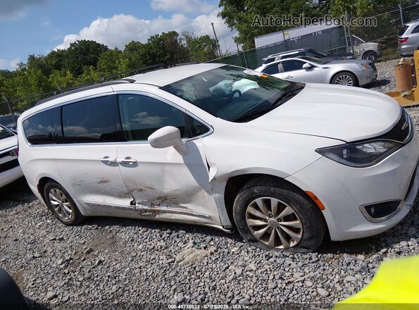 2C4RC1BG0HR583296 2017 CHRYSLER PACIFICA White Rear interior view