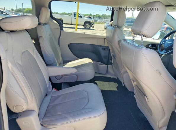 2C4RC1BG0JR352565 2018 CHRYSLER PACIFICA Gray უკანა სალონის ხედი