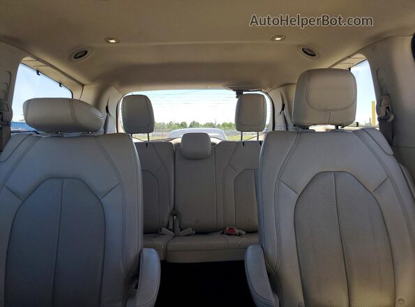 2C4RC1BG0JR352565 2018 CHRYSLER PACIFICA Gray უკანა სავარძლების ხედი