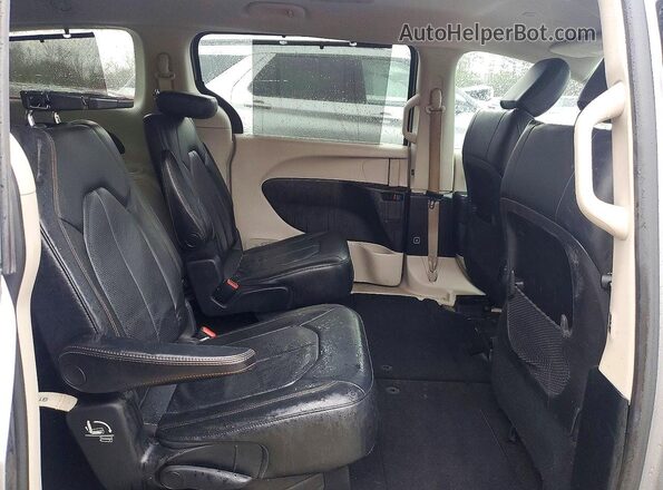 2C4RC1BG0LR280074 2020 CHRYSLER PACIFICA Gray Widok wnętrza z tyłu