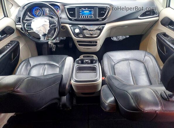 2C4RC1BG0LR280074 2020 CHRYSLER PACIFICA Gray Widok deski rozdzielczej