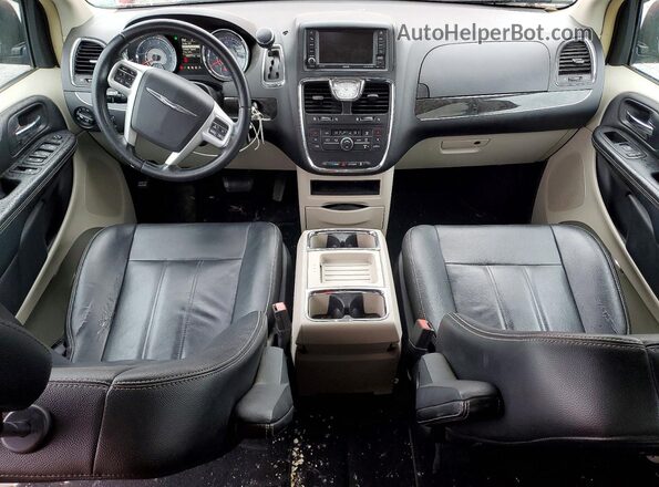 2C4RC1BG1GR287153 2016 CHRYSLER TOWN Red Widok deski rozdzielczej