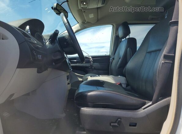 2C4RC1BG1GR289274 2016 CHRYSLER TOWN White წინა სალონის ხედი