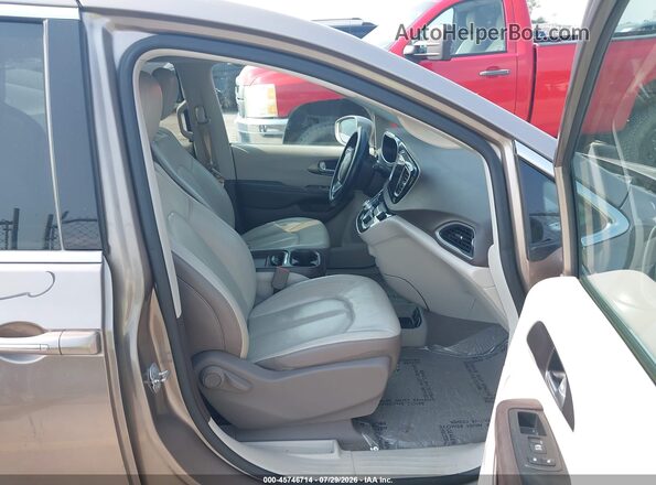 2C4RC1BG1HR752323 2017 CHRYSLER PACIFICA Beige Front interior view