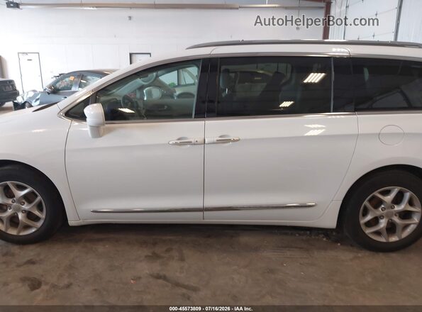 2C4RC1BG1JR271431 2018 CHRYSLER PACIFICA White 360 interior view