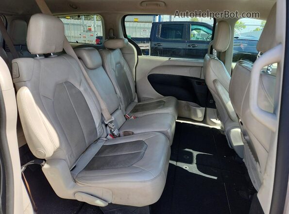 2C4RC1BG1JR333409 2018 CHRYSLER PACIFICA Серебряный Вид задней части салона