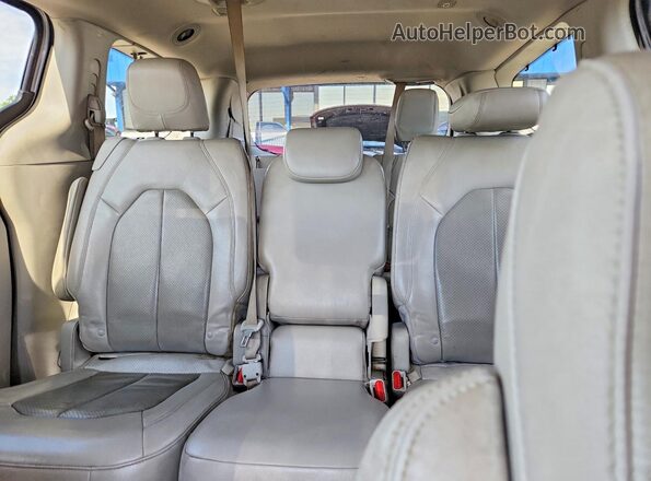 2C4RC1BG1JR333409 2018 CHRYSLER PACIFICA Серебряный Вид задних сидений