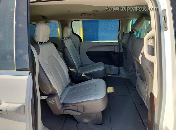 2C4RC1BG1KR554476 2019 CHRYSLER PACIFICA White Rear interior view