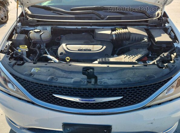 2C4RC1BG1KR554476 2019 CHRYSLER PACIFICA White Engine compartment view