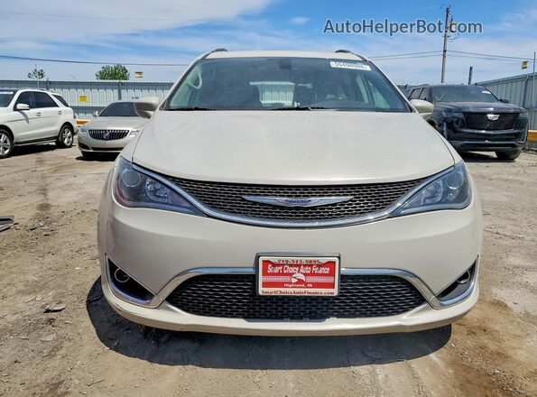 2C4RC1BG1KR668347 2019 CHRYSLER PACIFICA Cream Vista frontal