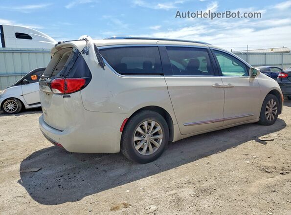 2C4RC1BG1KR668347 2019 CHRYSLER PACIFICA Cream Trasero derecho