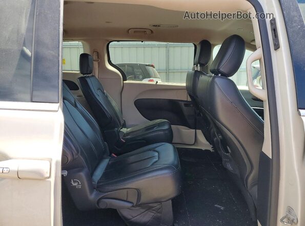 2C4RC1BG1KR668347 2019 CHRYSLER PACIFICA Cream Vista interior trasera