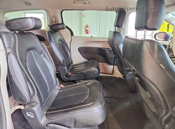 2C4RC1BG1PR620824 2023 CHRYSLER PACIFICA Silver Սալոնի հետևի տեսք