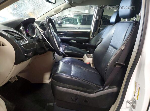 2C4RC1BG2GR240049 2016 CHRYSLER TOWN White Սալոնի դիմացի տեսք