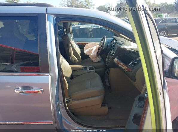 2C4RC1BG2GR255389 2016 CHRYSLER TOWN & COUNTRY Light Blue Front interior view