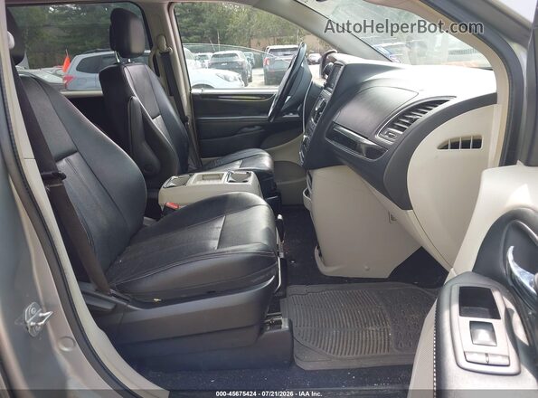 2C4RC1BG2GR288991 2016 CHRYSLER TOWN & COUNTRY Silver Вид салону спереду