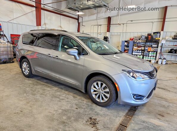 2C4RC1BG2HR527392 2017 CHRYSLER PACIFICA Gray Delantero derecho