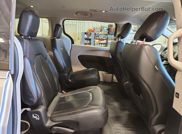 2C4RC1BG2HR527392 2017 CHRYSLER PACIFICA Gray Vista interior trasera