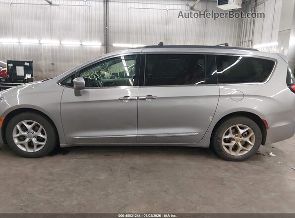 2C4RC1BG2HR528803 2017 CHRYSLER PACIFICA Silver 