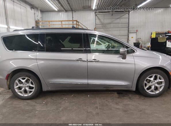 2C4RC1BG2HR528803 2017 CHRYSLER PACIFICA Silver 360 interior view