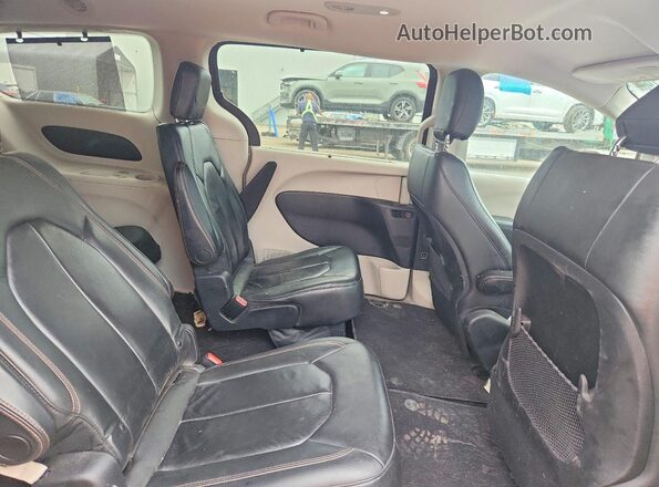 2C4RC1BG2HR595515 2017 CHRYSLER PACIFICA Red Rear interior view