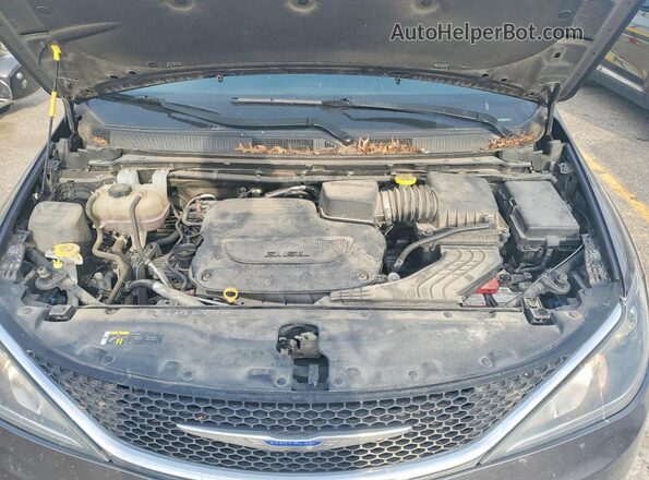 2C4RC1BG2KR652044 2019 CHRYSLER PACIFICA Gray Vista del compartimento del motor