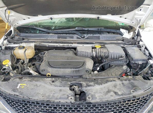 2C4RC1BG2KR680457 2019 CHRYSLER PACIFICA White Rear interior view