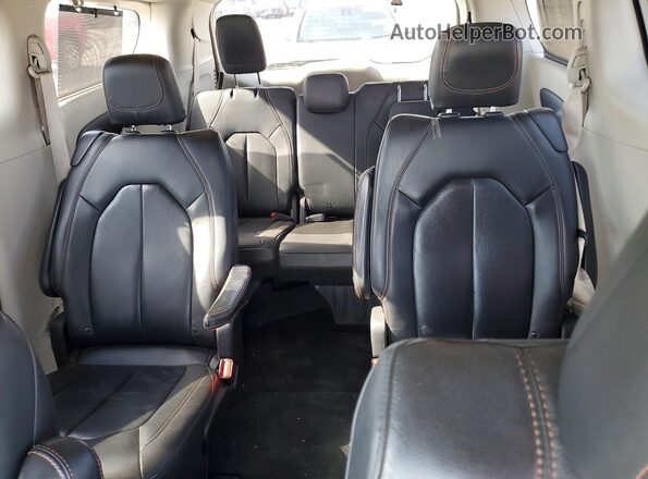 2C4RC1BG2LR275250 2020 CHRYSLER PACIFICA White Widok tylnych siedzeń