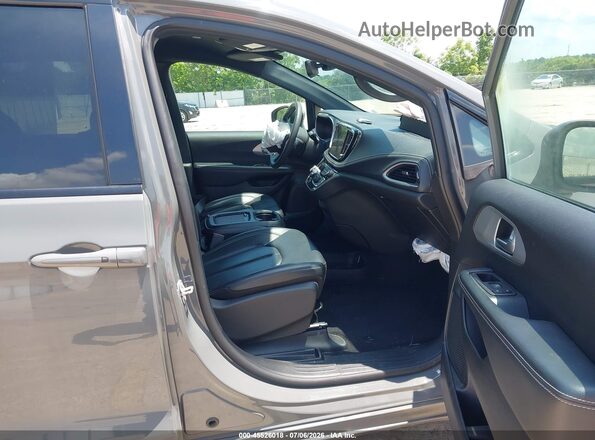 2C4RC1BG2PR505665 2023 CHRYSLER PACIFICA Gray Front interior view