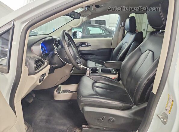 2C4RC1BG2RR118584 2024 CHRYSLER PACIFICA White Вид салону спереду