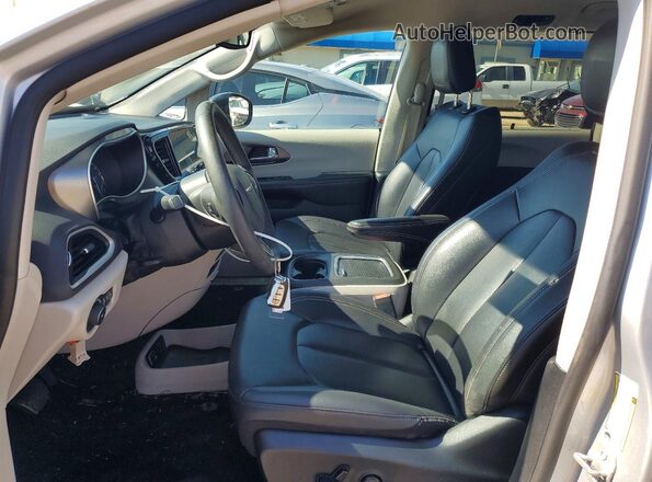 2C4RC1BG2RR129570 2024 CHRYSLER PACIFICA Серебряный Вид салона спереди