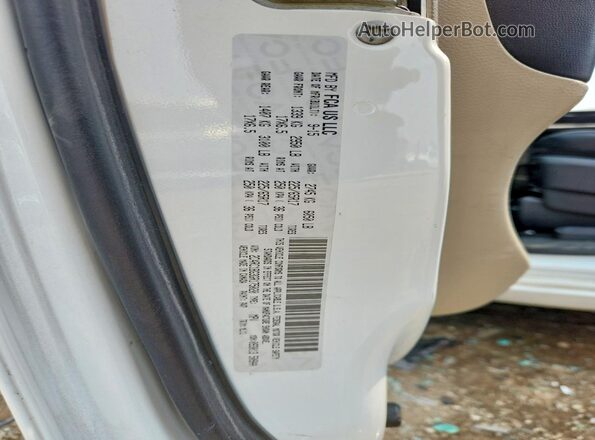 2C4RC1BG3GR175020 2016 CHRYSLER TOWN White Engine compartment view