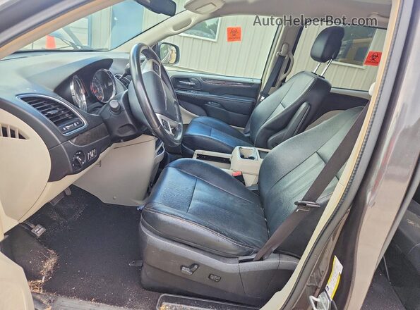 2C4RC1BG3GR197776 2016 CHRYSLER TOWN Gray წინა სალონის ხედი