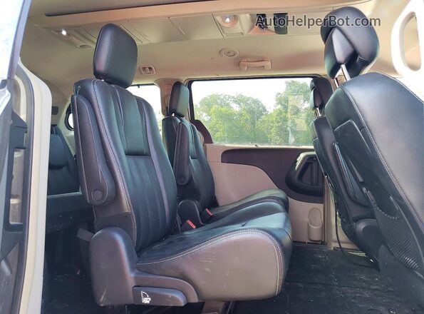 2C4RC1BG3GR247706 2016 CHRYSLER TOWN Silver Widok wnętrza z tyłu