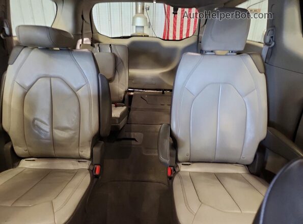 2C4RC1BG3HR519902 2017 CHRYSLER PACIFICA Burgundy Հետևի նստատեղերի տեսք