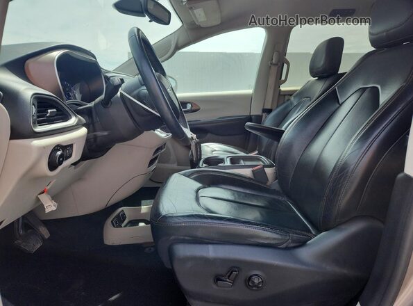 2C4RC1BG3HR552981 2017 CHRYSLER PACIFICA Gray Front interior view