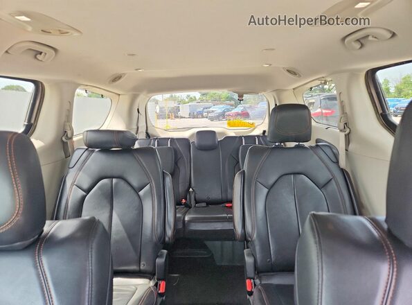 2C4RC1BG3HR552981 2017 CHRYSLER PACIFICA Gray Rear seats view