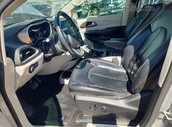 2C4RC1BG3JR219038 2018 CHRYSLER PACIFICA Gray Vista interior delantera